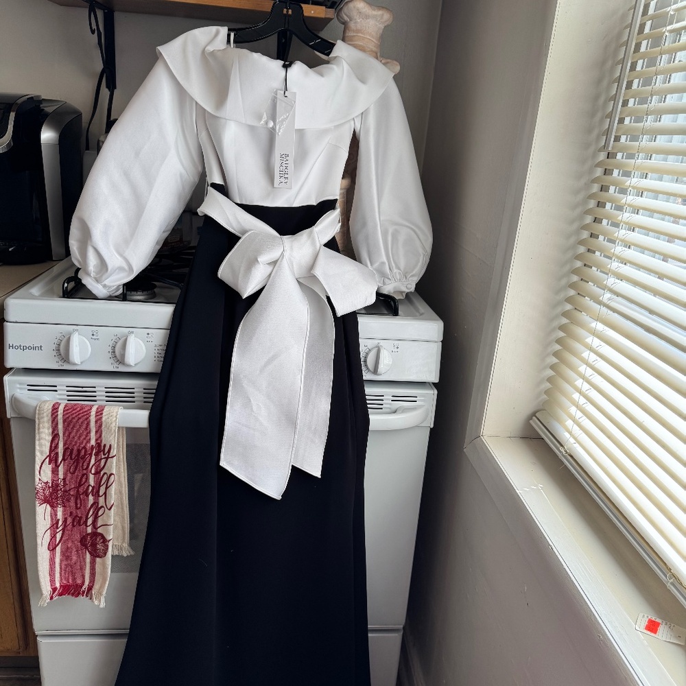 Absolutely, stunning Badgley Mischka gown! Show stopping!